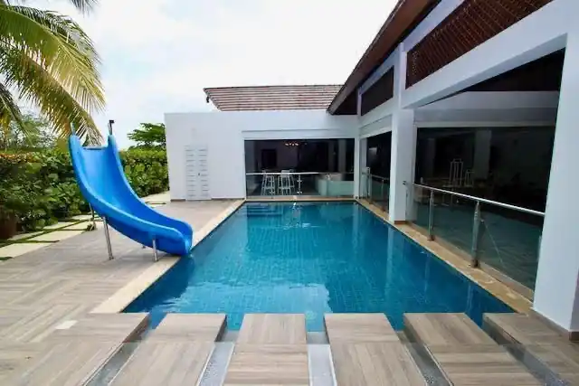 Villa Grande Guavaberry