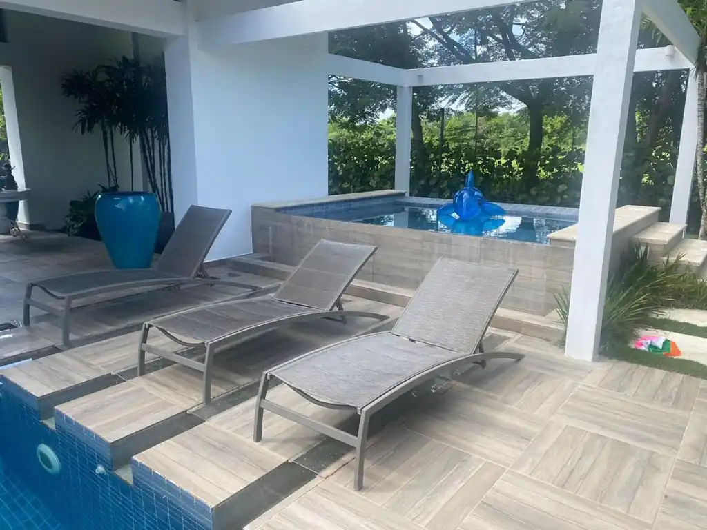 Villa Top Guavaberry