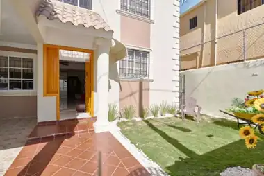 Piscina y exteriores — Casa Lucerna