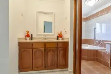 Habitaciones y baños — Casa Lucerna