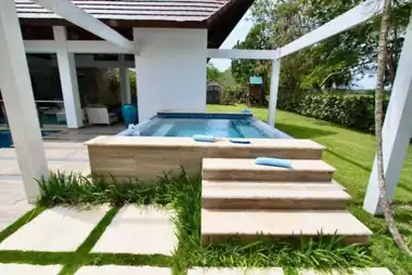 Piscina y exteriores — Villa Grande Guavaberry