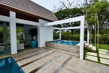 Piscina y exteriores — Villa Grande Guavaberry