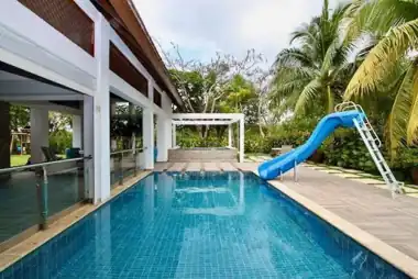 Piscina y exteriores — Villa Grande Guavaberry