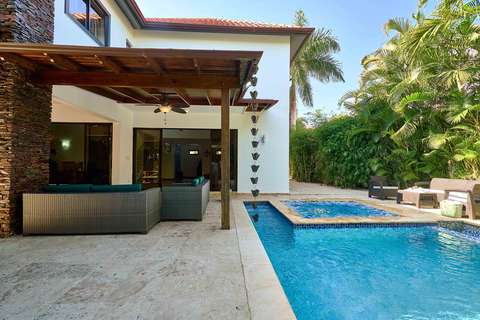 Piscina y áreas exteriores — Potter House