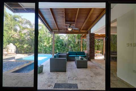 Piscina y áreas exteriores — Potter House