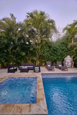 Piscina y áreas exteriores — Potter House