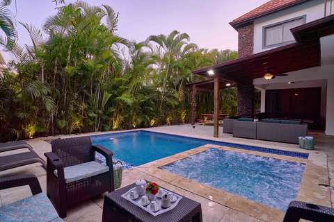 Piscina y áreas exteriores — Potter House