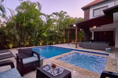 Piscina y áreas exteriores — Potter House