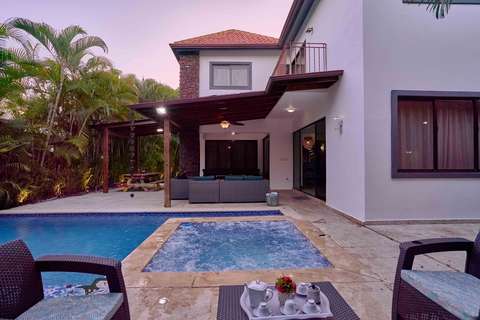 Piscina y áreas exteriores — Potter House