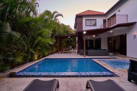 Piscina y áreas exteriores — Potter House