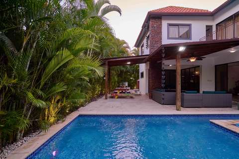 Piscina y áreas exteriores — Potter House