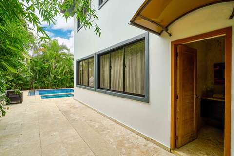 Piscina y áreas exteriores — Potter House